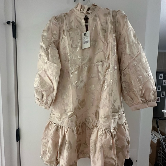 Elegant Cream Floral Dress - Picture 4 of 5